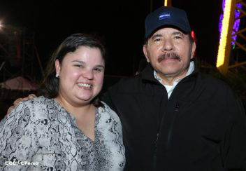 Presidente Daniel y Compañera Rosario participan en acto del 36 Aniversario de la Policía Nacional