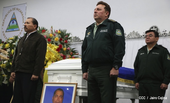 Daniel asiste a ceremonia de honores militares a Coronel Mario Jirón (q.e.p.d.)