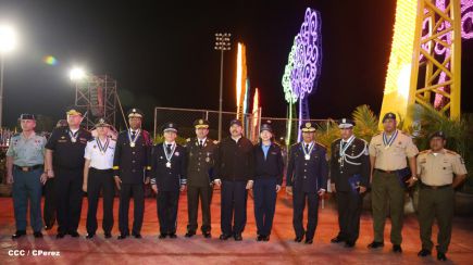 Presidente Daniel y Compañera Rosario participan en acto del 36 Aniversario de la Policía Nacional