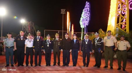 Presidente Daniel y Compañera Rosario participan en acto del 36 Aniversario de la Policía Nacional