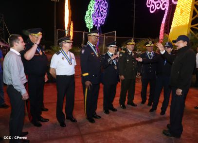 Presidente Daniel y Compañera Rosario participan en acto del 36 Aniversario de la Policía Nacional