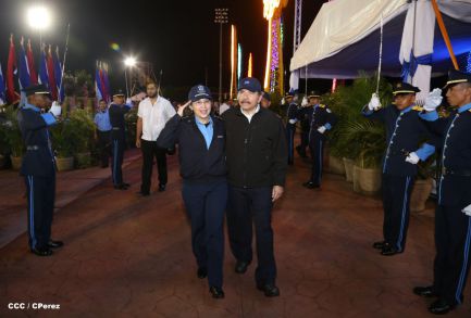 Presidente Daniel y Compañera Rosario participan en acto del 36 Aniversario de la Policía Nacional