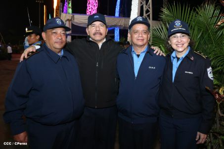 Presidente Daniel y Compañera Rosario participan en acto del 36 Aniversario de la Policía Nacional
