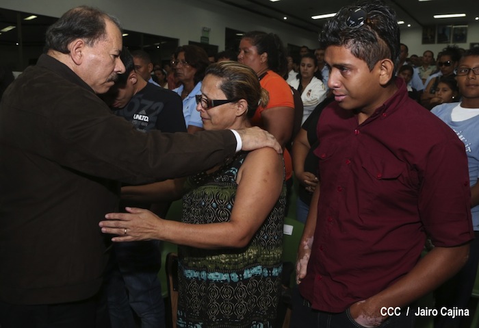 Daniel asiste a ceremonia de honores militares a Coronel Mario Jirón (q.e.p.d.)