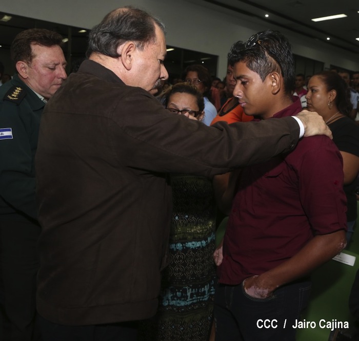Daniel asiste a ceremonia de honores militares a Coronel Mario Jirón (q.e.p.d.)