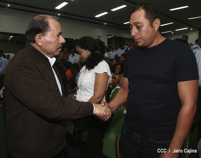 Daniel asiste a ceremonia de honores militares a Coronel Mario Jirón (q.e.p.d.)