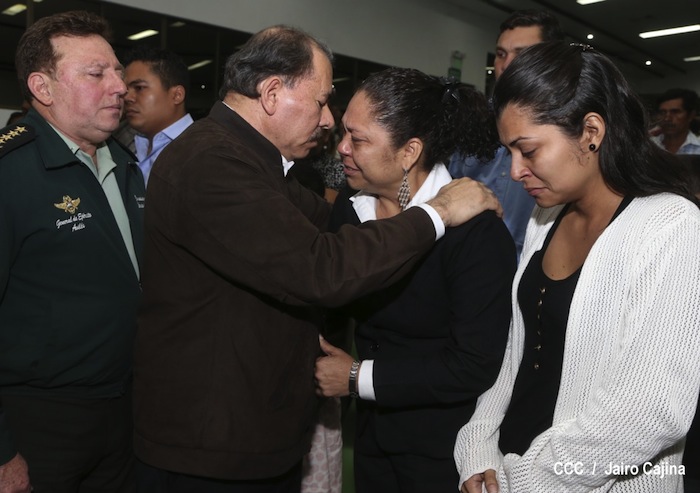 Daniel asiste a ceremonia de honores militares a Coronel Mario Jirón (q.e.p.d.)