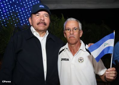 Presidente Daniel recibe de la selección nicaragüense de fútbol la Antorcha de la Independencia y la Unidad Centroamericana