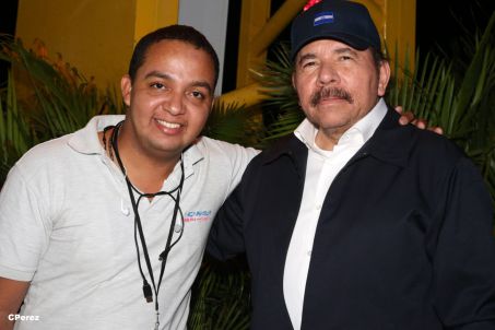 Presidente Daniel recibe de la selección nicaragüense de fútbol la Antorcha de la Independencia y la Unidad Centroamericana