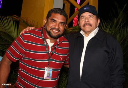 Presidente Daniel recibe de la selección nicaragüense de fútbol la Antorcha de la Independencia y la Unidad Centroamericana