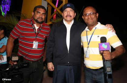 Presidente Daniel recibe de la selección nicaragüense de fútbol la Antorcha de la Independencia y la Unidad Centroamericana