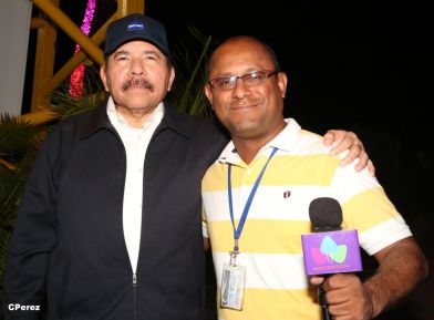 Presidente Daniel recibe de la selección nicaragüense de fútbol la Antorcha de la Independencia y la Unidad Centroamericana