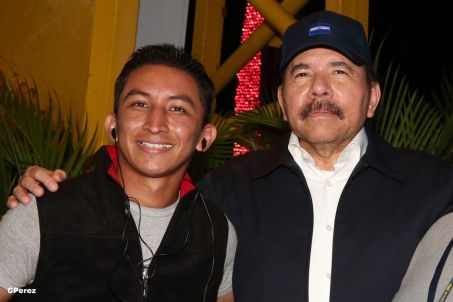 Presidente Daniel recibe de la selección nicaragüense de fútbol la Antorcha de la Independencia y la Unidad Centroamericana