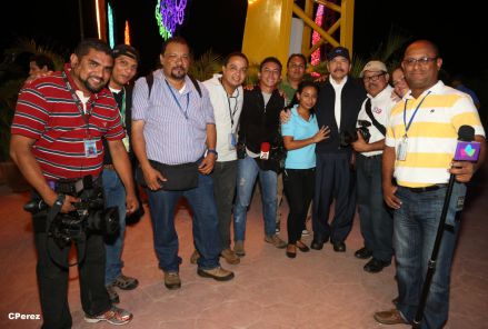 Presidente Daniel recibe de la selección nicaragüense de fútbol la Antorcha de la Independencia y la Unidad Centroamericana