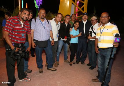 Presidente Daniel recibe de la selección nicaragüense de fútbol la Antorcha de la Independencia y la Unidad Centroamericana