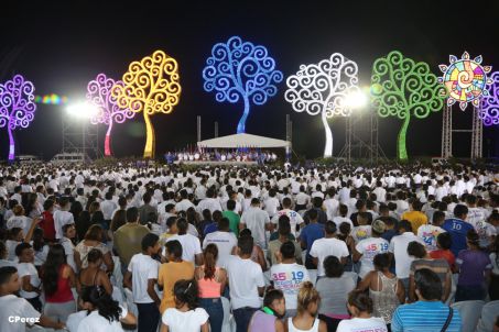 Presidente Daniel recibe de la selección nicaragüense de fútbol la Antorcha de la Independencia y la Unidad Centroamericana