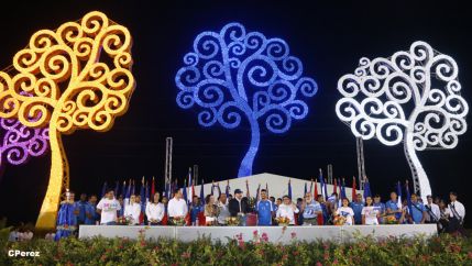 Presidente Daniel recibe de la selección nicaragüense de fútbol la Antorcha de la Independencia y la Unidad Centroamericana