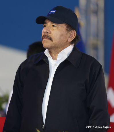 Presidente Daniel recibe de la selección nicaragüense de fútbol la Antorcha de la Independencia y la Unidad Centroamericana