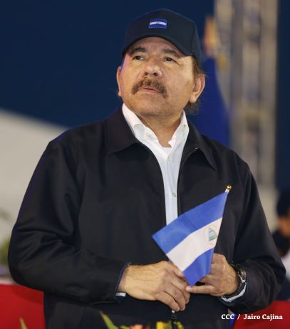 Presidente Daniel recibe de la selección nicaragüense de fútbol la Antorcha de la Independencia y la Unidad Centroamericana
