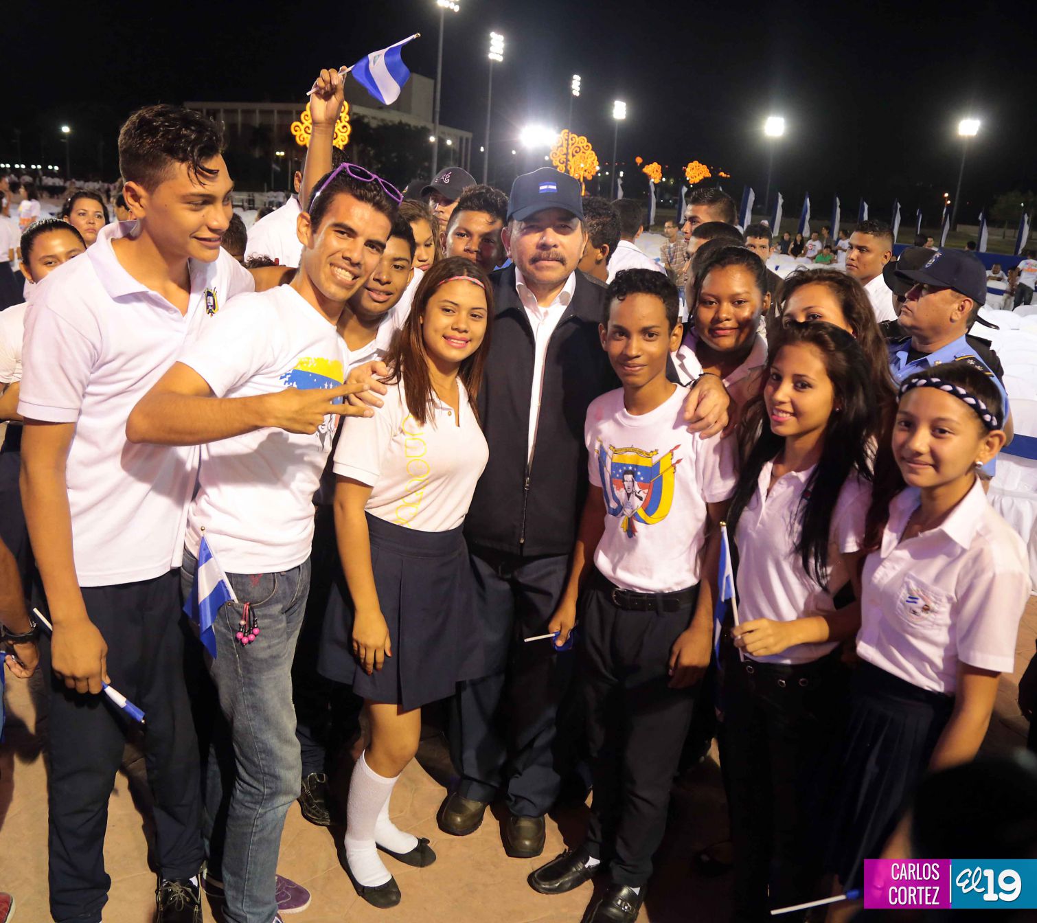 Presidente Daniel recibe de la selección nicaragüense de fútbol la Antorcha de la Independencia y la Unidad Centroamericana