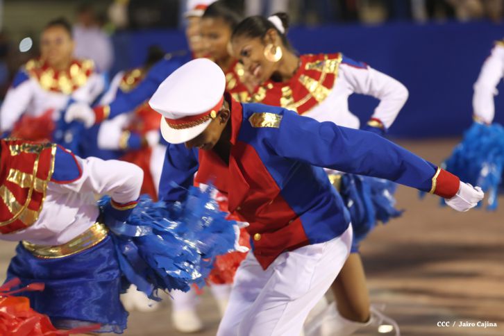 Presidente Daniel y Compañera Rosario participan del Desfile Patrio 2015