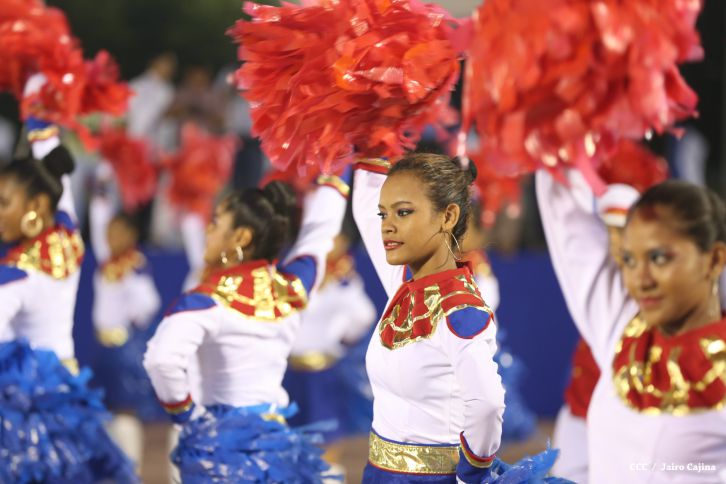 Presidente Daniel y Compañera Rosario participan del Desfile Patrio 2015