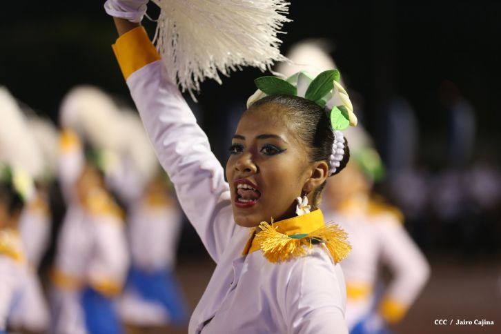 Presidente Daniel y Compañera Rosario participan del Desfile Patrio 2015