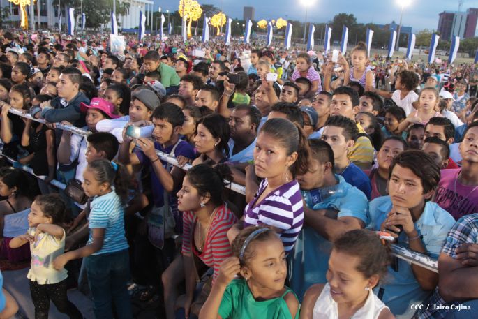 Presidente Daniel y Compañera Rosario participan del Desfile Patrio 2015
