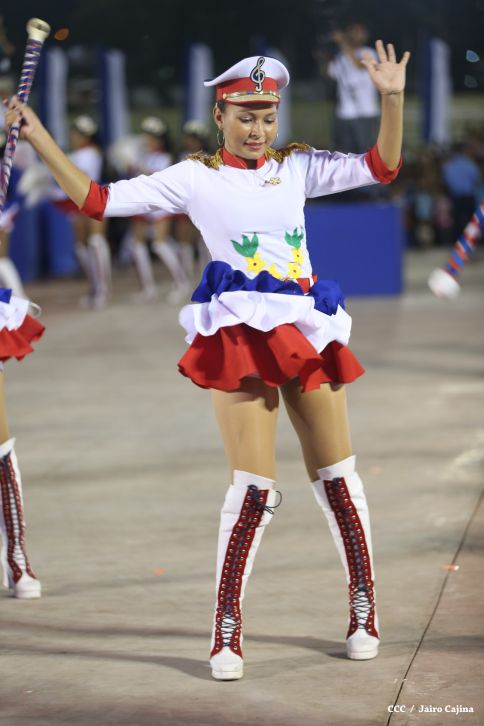 Presidente Daniel y Compañera Rosario participan del Desfile Patrio 2015