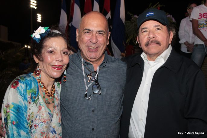 Presidente Daniel y Compañera Rosario participan del Desfile Patrio 2015