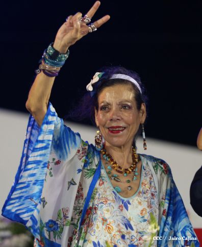 Presidente Daniel y Compañera Rosario participan del Desfile Patrio 2015