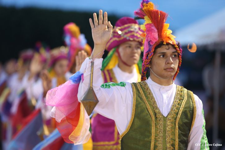 Presidente Daniel y Compañera Rosario participan del Desfile Patrio 2015