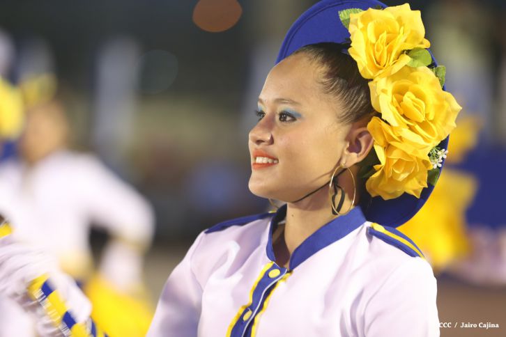 Presidente Daniel y Compañera Rosario participan del Desfile Patrio 2015