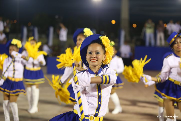 Presidente Daniel y Compañera Rosario participan del Desfile Patrio 2015