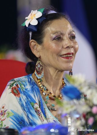 Presidente Daniel y Compañera Rosario participan del Desfile Patrio 2015