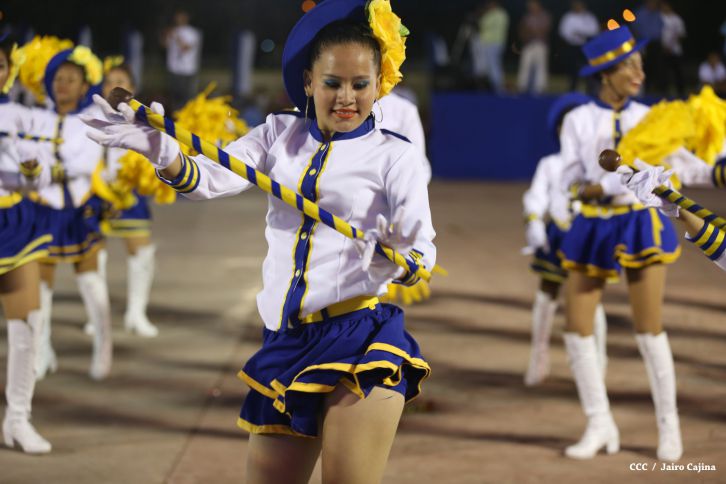 Presidente Daniel y Compañera Rosario participan del Desfile Patrio 2015