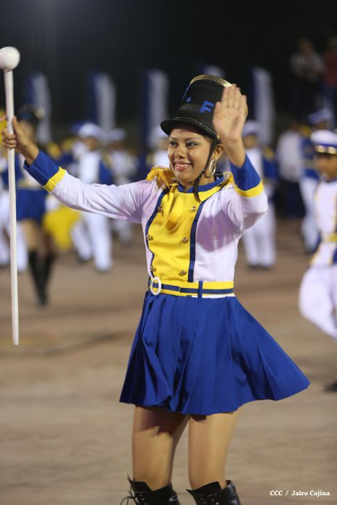 Presidente Daniel y Compañera Rosario participan del Desfile Patrio 2015