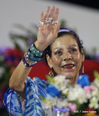 Presidente Daniel y Compañera Rosario participan del Desfile Patrio 2015