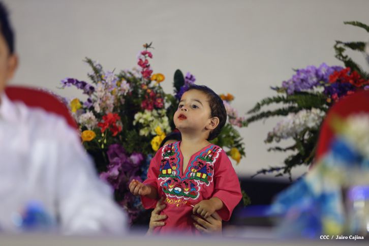 Presidente Daniel y Compañera Rosario participan del Desfile Patrio 2015