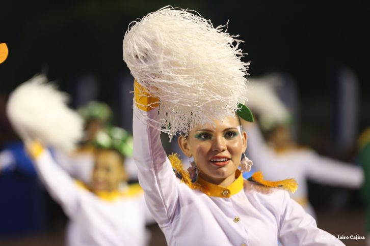 Presidente Daniel y Compañera Rosario participan del Desfile Patrio 2015