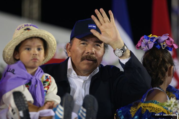 Presidente Daniel y Compañera Rosario participan del Desfile Patrio 2015