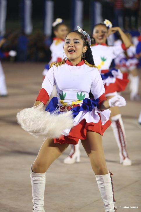 Presidente Daniel y Compañera Rosario participan del Desfile Patrio 2015