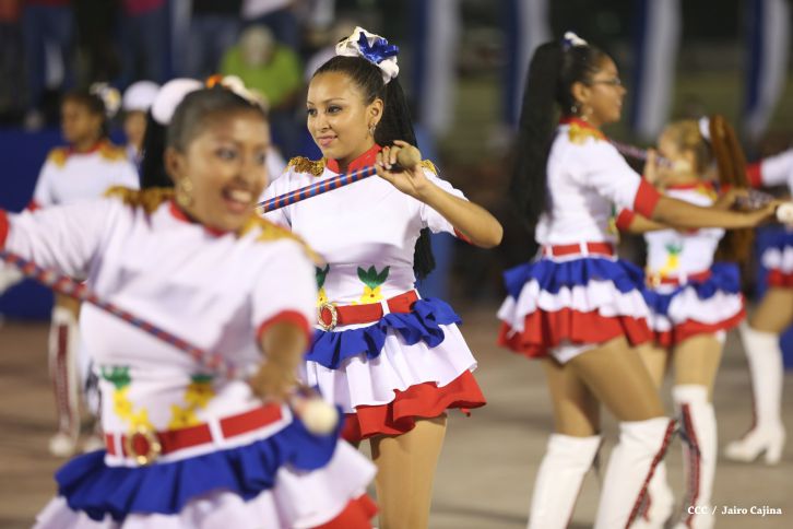Presidente Daniel y Compañera Rosario participan del Desfile Patrio 2015