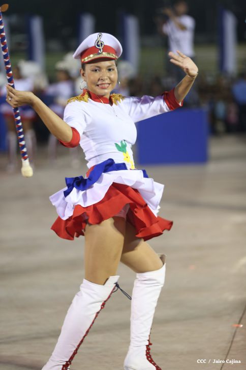 Presidente Daniel y Compañera Rosario participan del Desfile Patrio 2015