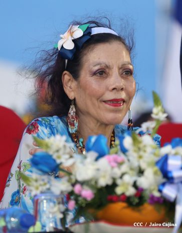 Presidente Daniel y Compañera Rosario participan del Desfile Patrio 2015