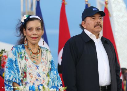 Presidente Daniel y Compañera Rosario participan del Desfile Patrio 2015