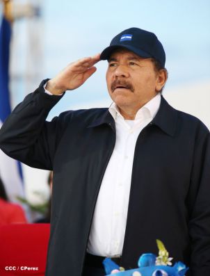 Presidente Daniel y Compañera Rosario participan del Desfile Patrio 2015