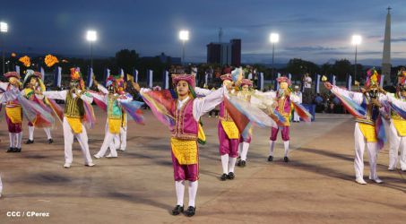 Presidente Daniel y Compañera Rosario participan del Desfile Patrio 2015