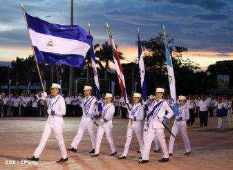Presidente Daniel y Compañera Rosario participan del Desfile Patrio 2015