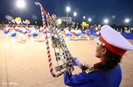 Presidente Daniel y Compañera Rosario participan del Desfile Patrio 2015